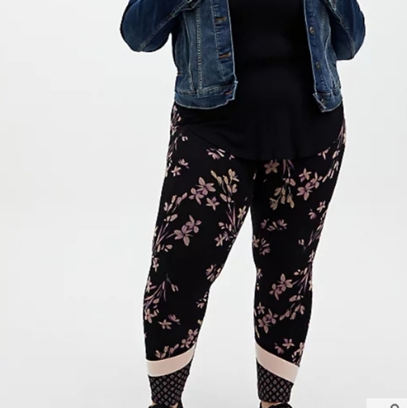 Torrid Black Mixed Floral Leggings - Picture 2 of 5